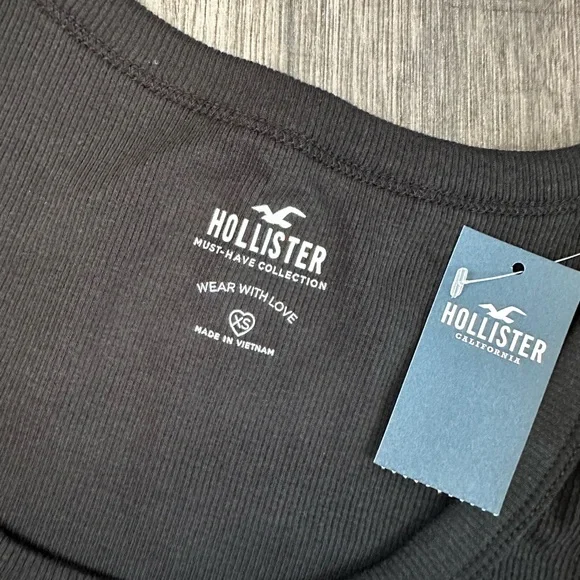 Hollister | Ribbed Tee - Picture 3 of 4